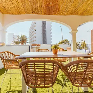 Con Gran Terraza Junto A La Playa , Torremolinos Spanje